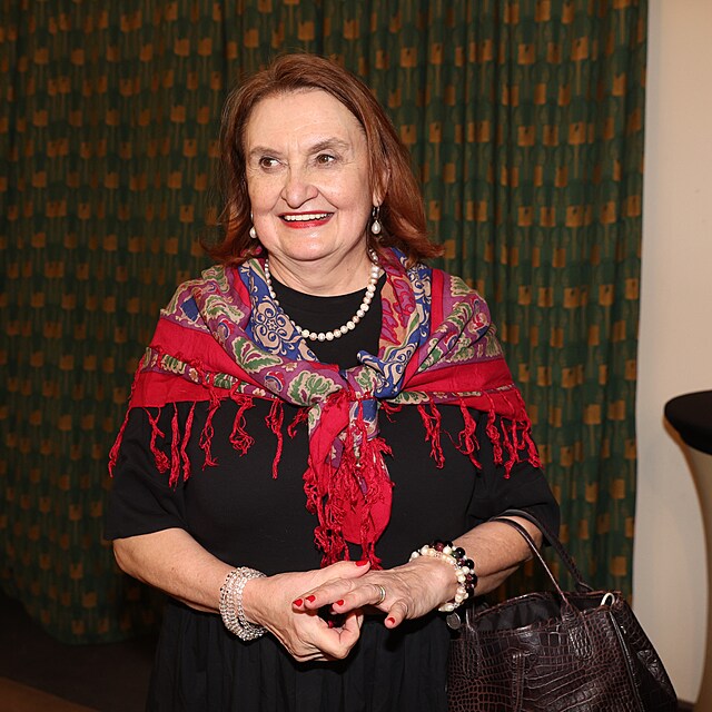 Eva Holubová je známí tím, že mluví bez příkras. O jiných, i o sobě.