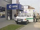 Policejní auto ped IPB