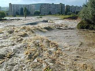 Po protrení hráze Preovské hat zaplavila voda sídlit