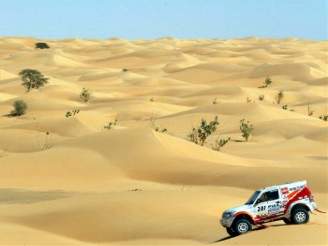 Masuoka hledá cestu v dunách