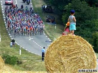 Dti sledují peloton Tour de France