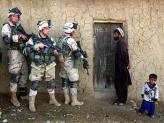 Amerití vojáci podle muslim znesvtili talibanské bojovníky. Ilustraní foto