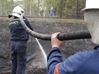 Dvojice hasií v akci