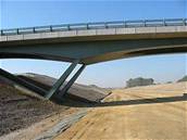 Jeden z most pes budoucí dálnici u je hotov