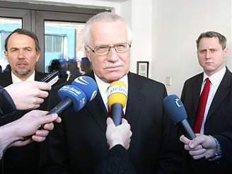 Václav Klaus si v podobných ptkách léta libuje.