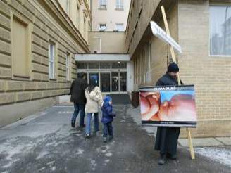 Knz protestuje proti potratm