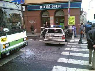 Nehoda policejního vozu