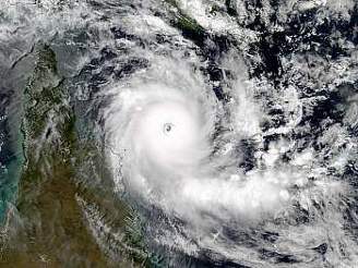 Snímek cyklonu Ingrid, který ohrooval australské pobeí ped rokem.
