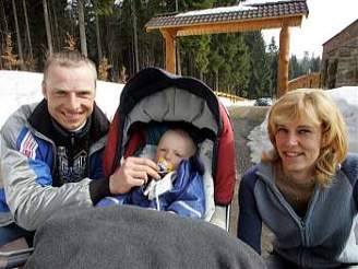 Stanislav ezá s rodinou