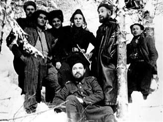 Náelník hlavního tábu partyzánského hnutí v eskoslovensku A. N. Asmolov (v popedí) - mnozí spolubojovníci skonili po válce na popraviti i ve vzení.