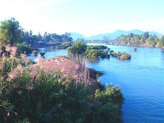 Mekong má v tchto místech íku a 14 kilometr