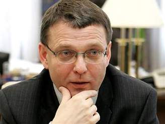 éf Snmovny se piadil k poslanc, jejich poitky budí pochybnosti.