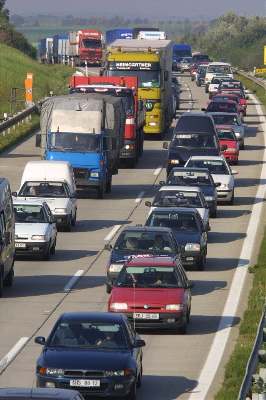 Policie hledá nové metody jak udret peplnnou dálnici prjezdnou. Ilustraní foto.