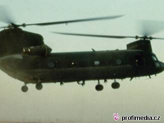 Vojenský vrtulník Chinook CH-47