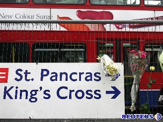 Kvtiny u londýnského nádraí King's Cross