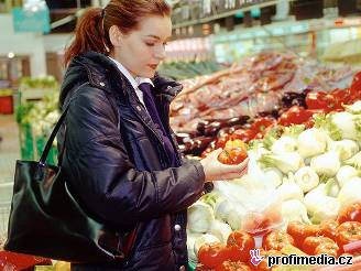 Ne vechny eské supermarkety vytlaily nadnárodní giganty. Drí se napíklad Prior i dovozce levného zboí Bankrot.