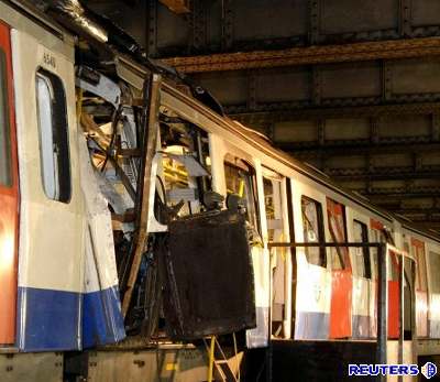 Útoky dva týdny ped nepovedenou explozí zabily 52 cestujících londýnského metra.
