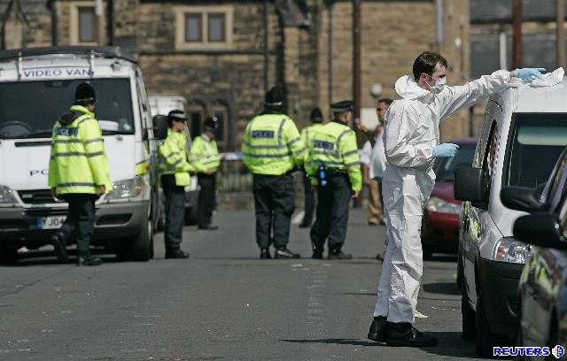 Britská policie pi razii v Leedsu