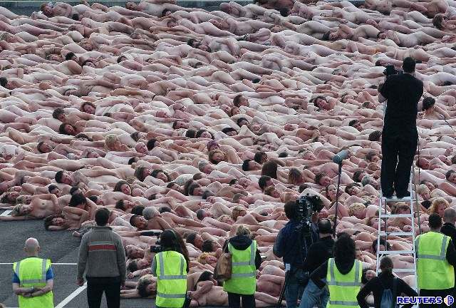 Spencer Tunick fotil v Británii.