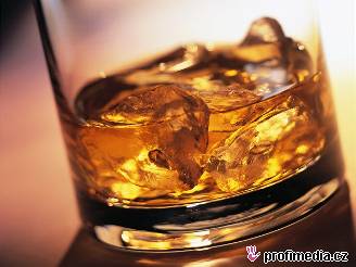 Prmrný Evropan spotebuje dvanáct litr istého alkoholu ron. Ilustraní foto