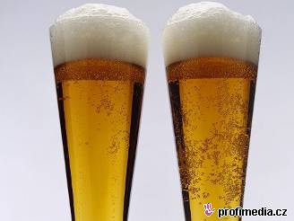 V Rakousku pijí pivo o nco slabí ne v echách a hlavn ve sklenicích nejrznjích velikostí
