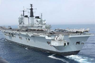 Britská letadlová lo HMS Invincible