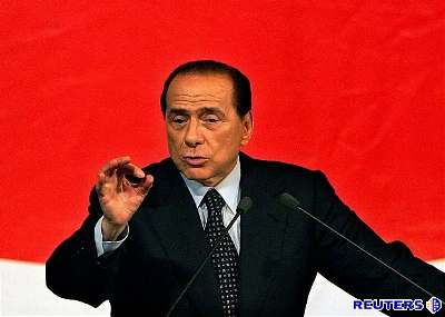 Berlusconiho pravicový tábor utril ve volbách tsnou poráku od levého stedu vedeného Romanem Prodim.