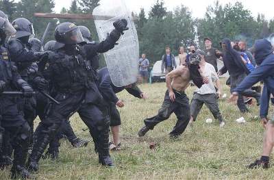 Zásah policist proti technoparty CzechTek