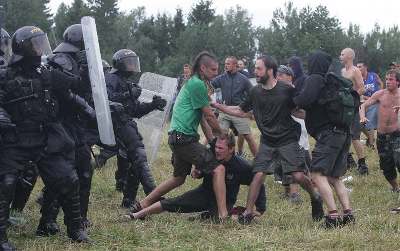 Zásah policist proti technoparty CzechTek