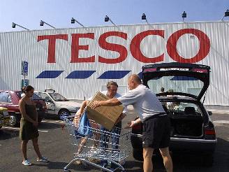 Hypermarket bude shánt pracovníky do tísmnného provozu - pojede nonstop.