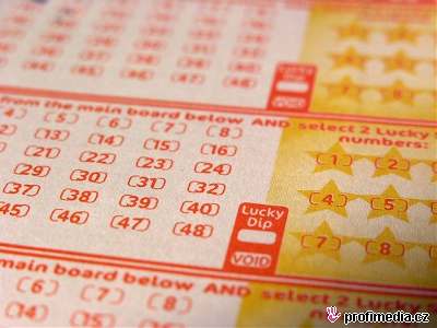 Milionová výhra z newyorské loterie se vyplácí ve dvaceti roních splátkách ve výi padesáti tisíc dolar.