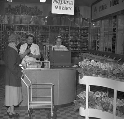 Samoobsluha, Praha 1955