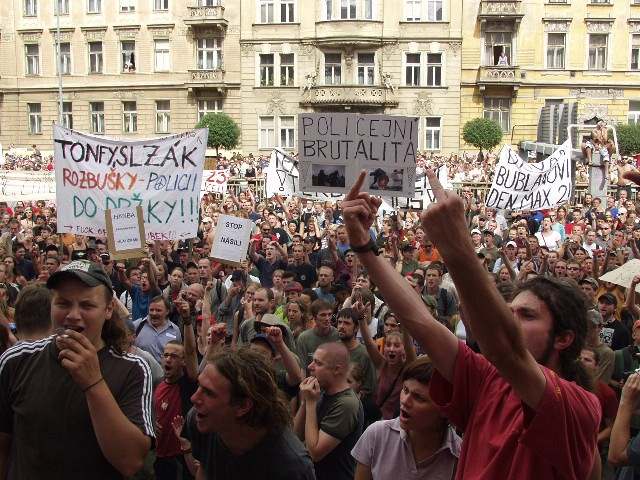 Pondlní protest proti zákroku na CzechTeku