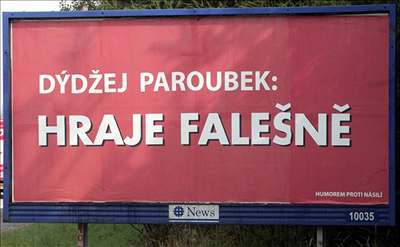 Billboardy parodující premiéra Paroubka