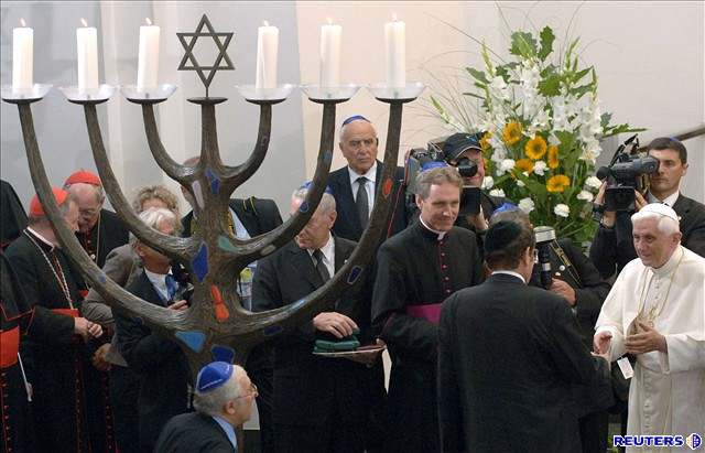 Pape Benedikt XVI. v kolínské synagoze