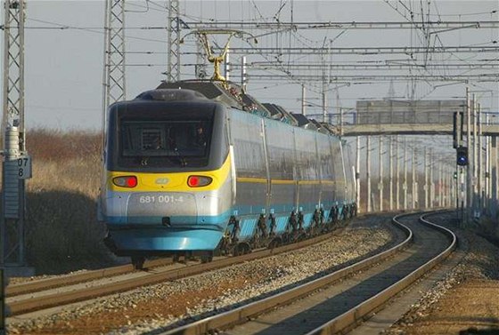 Pendolino dorazilo do Prahy s ptiminutovým zpodním