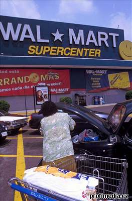 Wal-Mart vyklidil v ebíku Fortune po tyech letech první pozici.