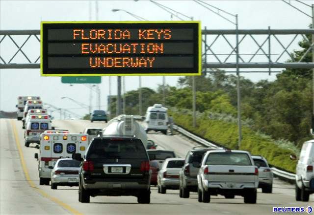 Evakuace na Florid. Hurikán Rita se blíí.