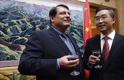 Premiér Jií Paroubek s ínským velvyslancem v R Tchang Kuo-chiangem 