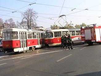 Pi srce tramvaj se lehce zranili dva lid.