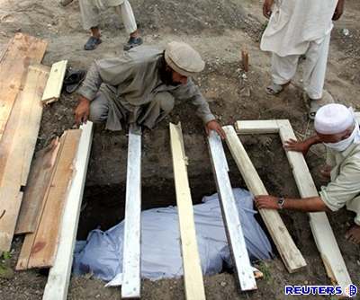 Pohbívání mrtvých v Muzaffarábádu
