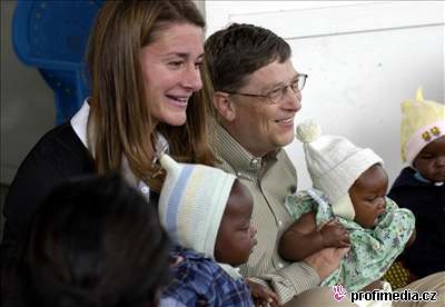 Bill Gates se proslavil nejen jmním, ale také charitou. Na snímku s manelkou Melindou.