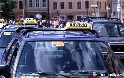 Budoucí taxikái musejí prokázat znalosti Prahy. Ilustraní foto