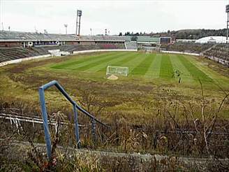 Rozpadlý brnnský stadion Za Luánkami