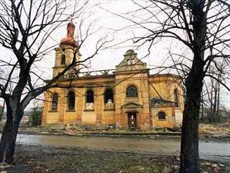 Ti sta dom v Libkovicích ustoupilo uhlí v roce 1992. Kostel sv. Michala je následoval o deset let pozdji. Na tbu na tomto území si te dlají zálusk Severoeské doly.