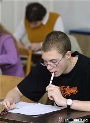 Gymnazisté u nebudou muset skládat postupové zkouky.