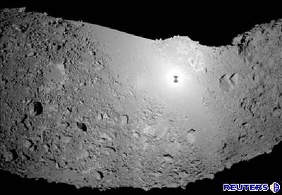 Snímek asteroidu Itokawa