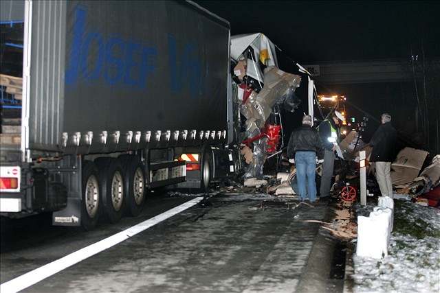 Tragická nehoda ty kamion zablokovala dálnici D5.