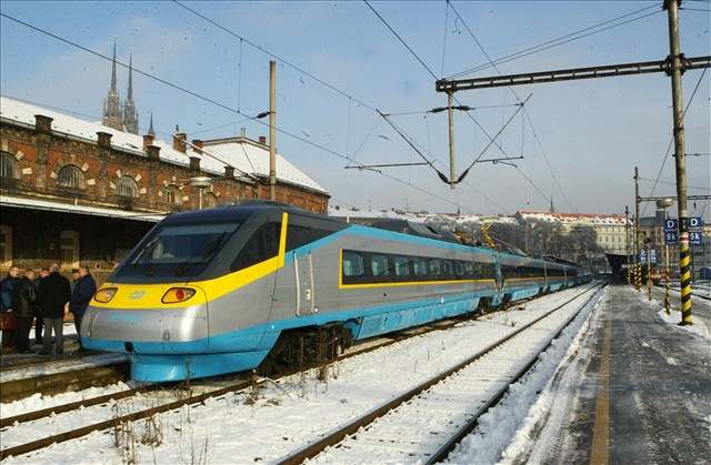 Pendolino dorazilo do Prahy s ptiminutovým zpodním