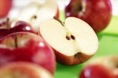 Podle przkumu si ovoce nosí do koly k svain jen 22 procent dtí.